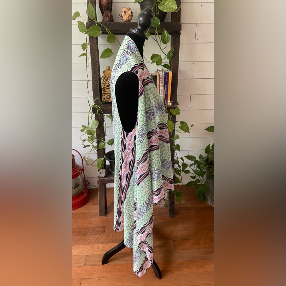 Long Flowy Aztec Pattern Vest - Picture 13 of 17
